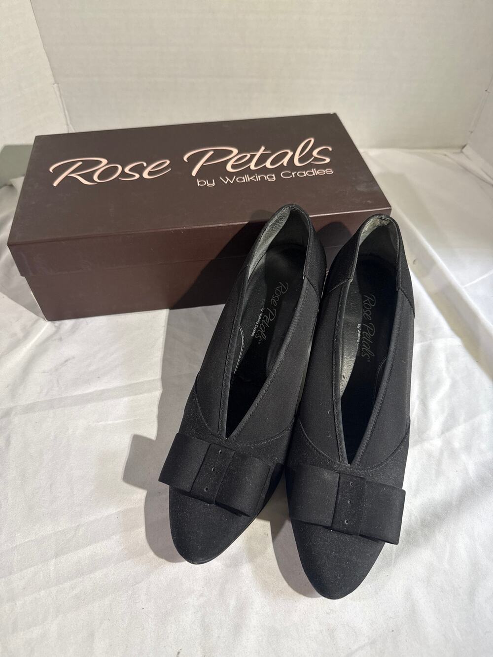 Rose Petals Walking Cradles Womens 7 Black Bow Pumps Dress Heels w Box